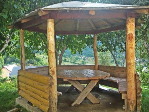 Dedushi Guesthouse &Wood Cabins-Camping Place Gusinje Exterior photo